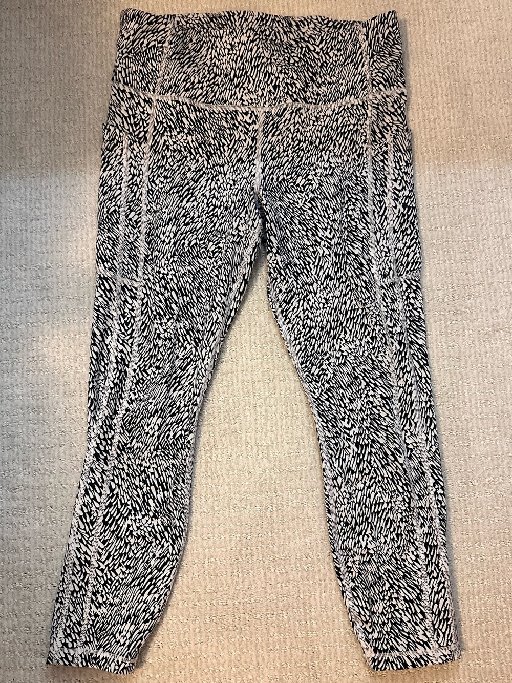 Athleta Ultimate Stash II Textured 7/8 Leggings Black White Size L